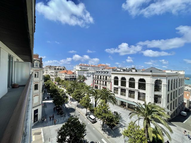 Afficher la photo en grand Appartement F3 à vendre - 3 pièces - 98,21 m2 - Biarritz - 64 - AQUITAINE