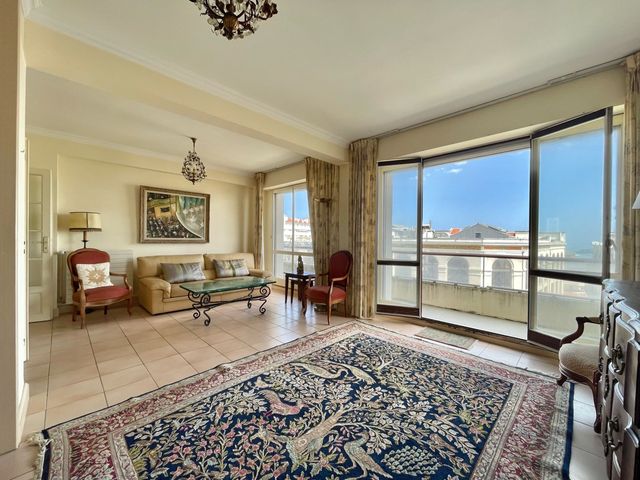 Afficher la photo en grand Appartement F3 à vendre - 3 pièces - 98,21 m2 - Biarritz - 64 - AQUITAINE