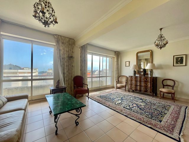 Afficher la photo en grand Appartement F3 à vendre - 3 pièces - 98,21 m2 - Biarritz - 64 - AQUITAINE