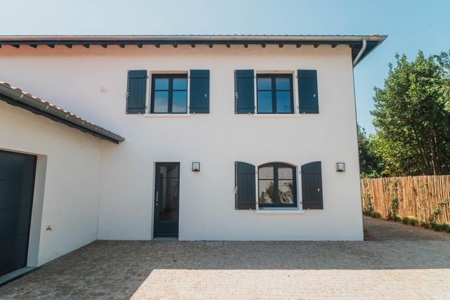Afficher la photo en grand Maison à vendre - 6 pièces - 231,31 m2 - Biarritz - 64 - AQUITAINE