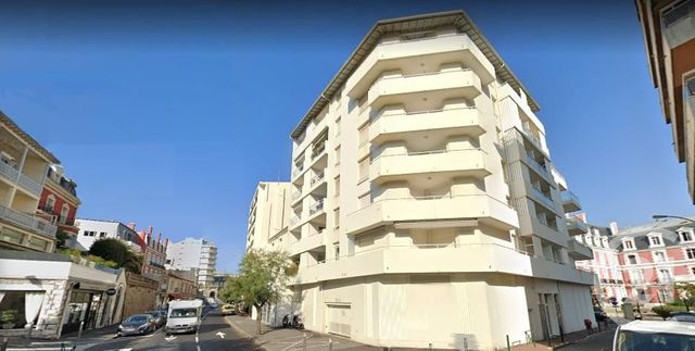 Afficher la photo en grand Appartement F3 à louer - 3 pièces - 54,54 m2 - Biarritz - 64 - AQUITAINE