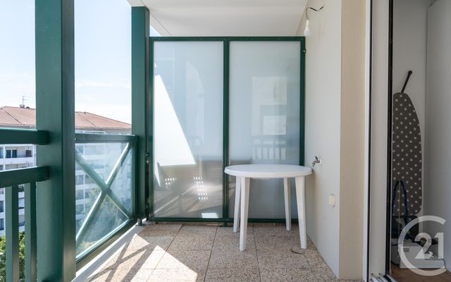 Afficher la photo en grand Appartement F2 à vendre - 2 pièces - 42 m2 - 64 - AQUITAINE